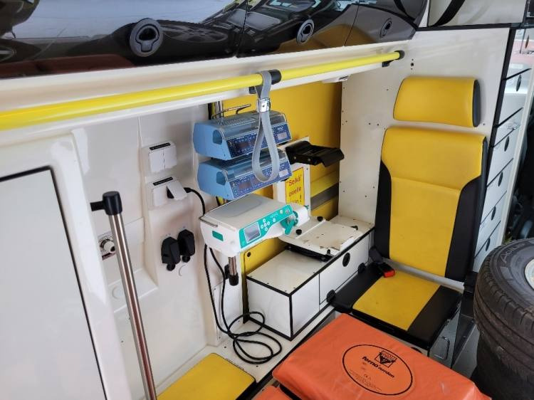Leasing de MERCEDES – BENZ SPRINTER 3.0D AMBULANCE (TAMLANS) KLIMA, 11.2016, EURO 6  MERCEDES – BENZ SPRINTER 3.0D AMBULANCE (TAMLANS) KLIMA, 11.2016, EURO 6: foto 14