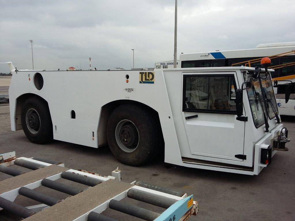 Pushback Tractor TLD TMX400-30 - Remolcador de aviones: foto 3 Pushback Tractor TLD TMX400-30 - Remolcador de aviones: foto 3