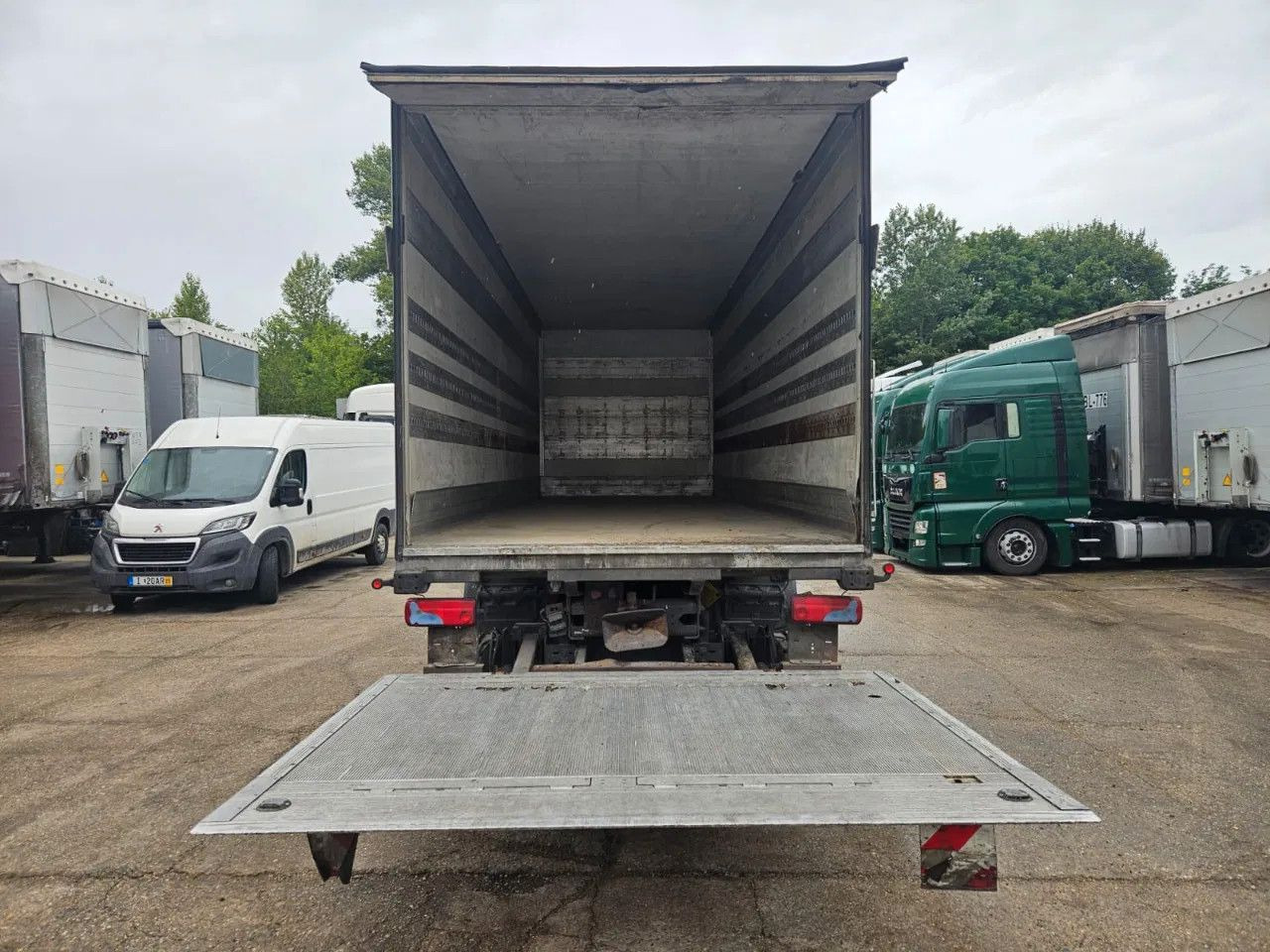 Scania R480 BOX Tail Lift Euro5 - Camión caja cerrada: foto 5 Scania R480 BOX Tail Lift Euro5 - Camión caja cerrada: foto 5
