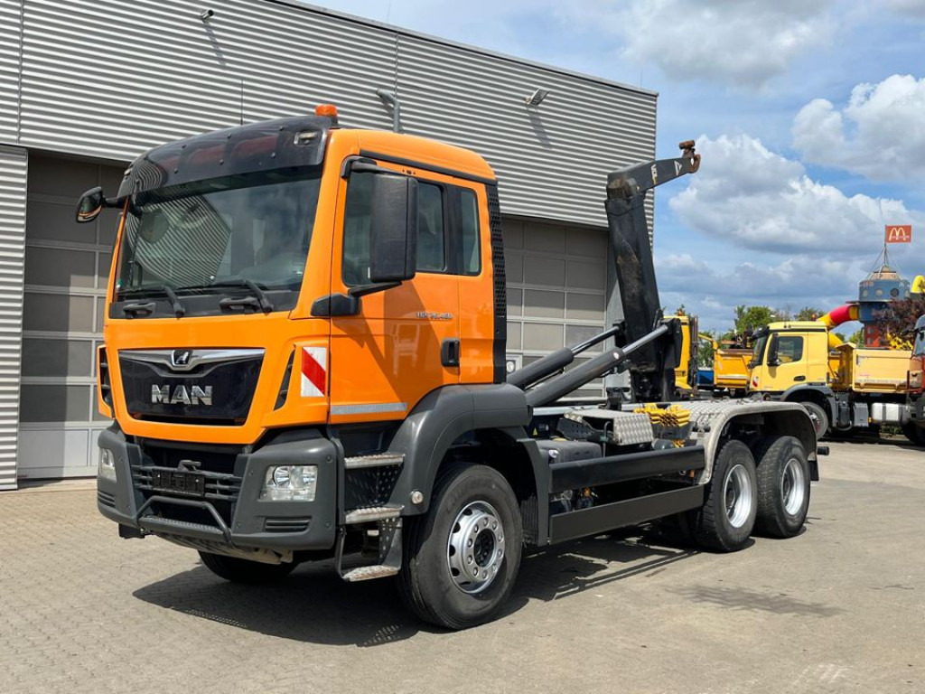 MAN TG-S 26.460 6x4 BB Abrollkipper kurzer Radstand - Camión multibasculante: foto 1 MAN TG-S 26.460 6x4 BB Abrollkipper kurzer Radstand - Camión multibasculante: foto 1