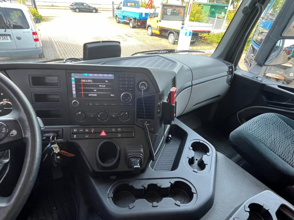MERCEDES-BENZ Antos 1830 L nR 4x2 Standardkoffer LBW LBW 2to+Funk - Camión caja cerrada: foto 4 MERCEDES-BENZ Antos 1830 L nR 4x2 Standardkoffer LBW LBW 2to+Funk - Camión caja cerrada: foto 4