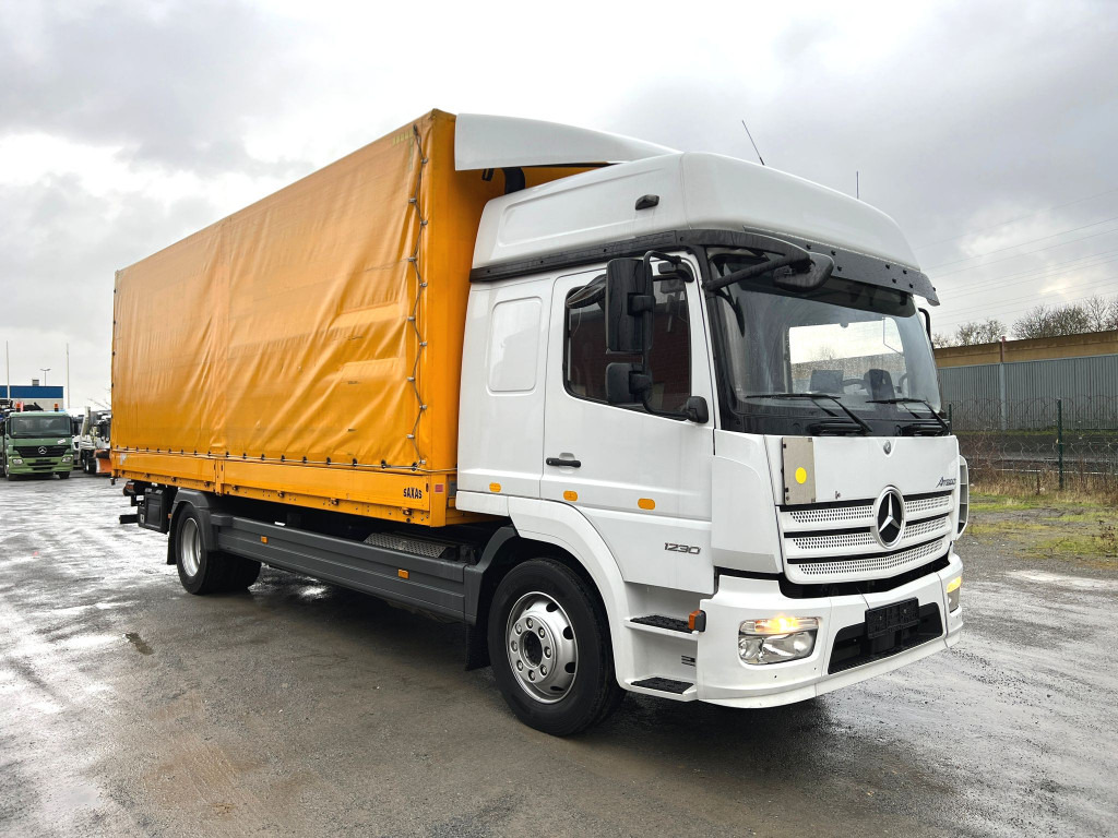 MERCEDES-BENZ Atego 1230 L Pritsche LBW Lg.Fhs Hochd. 7,2m+LBW - Camión lona: foto 2 MERCEDES-BENZ Atego 1230 L Pritsche LBW Lg.Fhs Hochd. 7,2m+LBW - Camión lona: foto 2