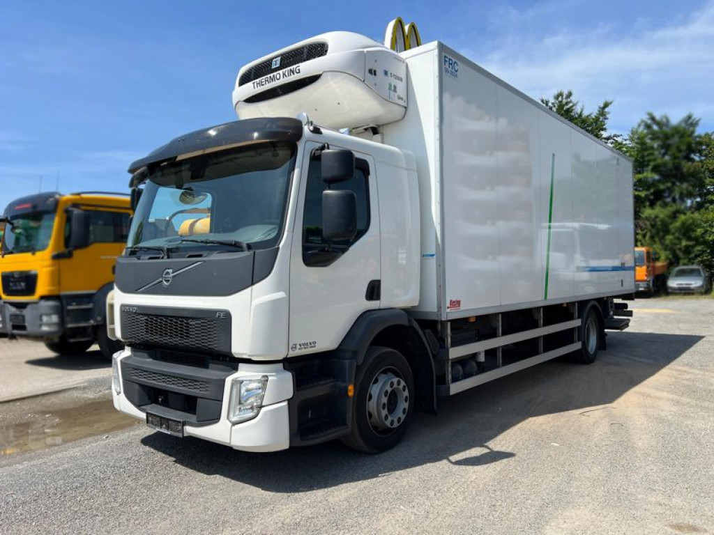 VOLVO (S) Truck FE 320 Kühlkoffer LBW Thermokin T 1200R - Camión frigorífico: foto 1 VOLVO (S) Truck FE 320 Kühlkoffer LBW Thermokin T 1200R - Camión frigorífico: foto 1