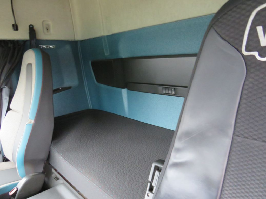 VOLVO (S) Truck FM 380 Pritsche LBW LBW 2to Tautli.+Edscha - Camión lona: foto 4 VOLVO (S) Truck FM 380 Pritsche LBW LBW 2to Tautli.+Edscha - Camión lona: foto 4