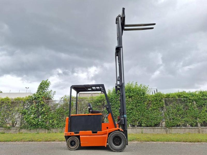 Carretilla elevadora eléctrica Carer R45N5: foto 8 Carretilla elevadora eléctrica Carer R45N5: foto 8