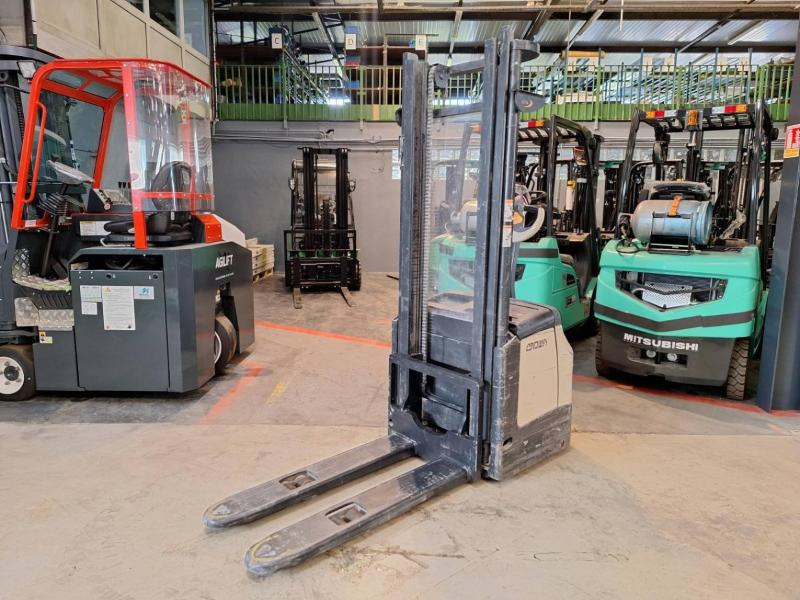 Crown ES4000-1.6 - Apilador: foto 2 Crown ES4000-1.6 - Apilador: foto 2