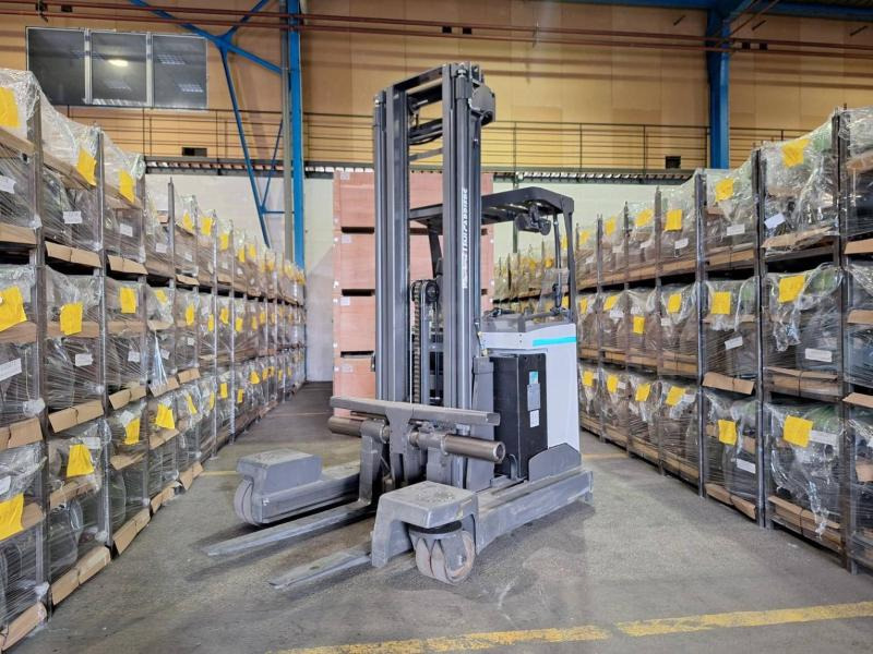 UniCarriers 250DTFVRE635UFW - Carretilla de 4 vías: foto 1 UniCarriers 250DTFVRE635UFW - Carretilla de 4 vías: foto 1