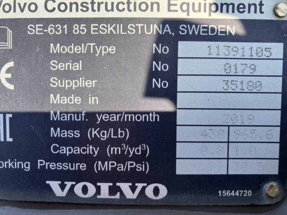 Volvo Klappschaufel mit Messer TPZ - Cazo: foto 5 Volvo Klappschaufel mit Messer TPZ - Cazo: foto 5