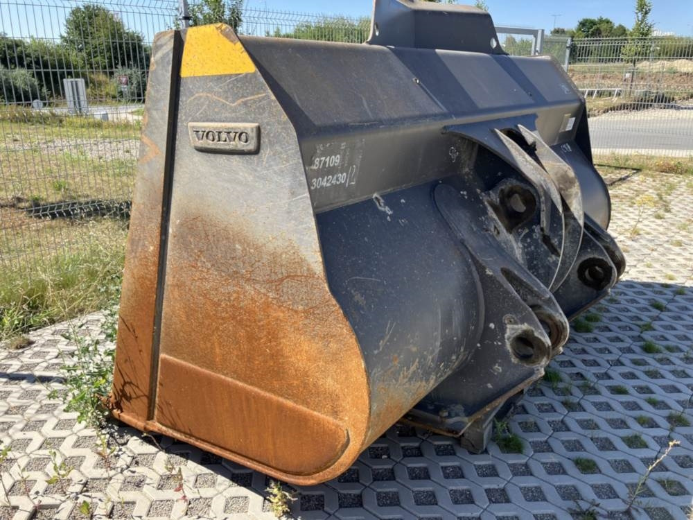 Volvo Schaufel mit Zähnen - Festanbau - Cazo: foto 3 Volvo Schaufel mit Zähnen - Festanbau - Cazo: foto 3