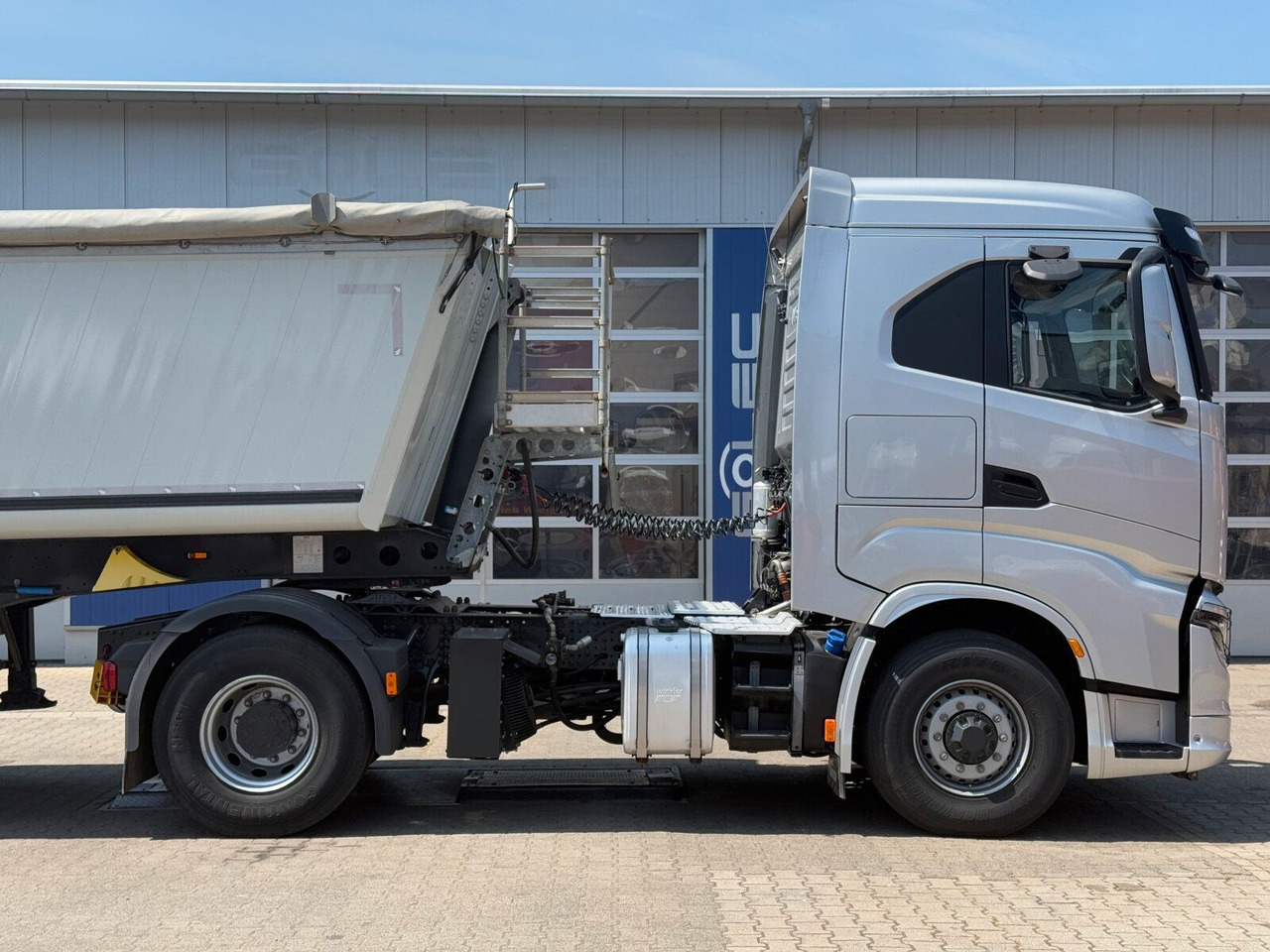 Iveco S-WAY 4x4H Zugmaschine Euro 6 *Kippauflieger - Cabeza tractora: foto 3 Iveco S-WAY 4x4H Zugmaschine Euro 6 *Kippauflieger - Cabeza tractora: foto 3
