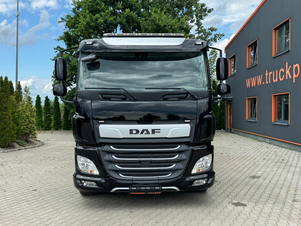 DAF CF 450 FAN 6x2 Pritsche mit Kran HIAB 188 E-6 - Camión caja abierta, Camión grúa: foto 4 DAF CF 450 FAN 6x2 Pritsche mit Kran HIAB 188 E-6 - Camión caja abierta, Camión grúa: foto 4