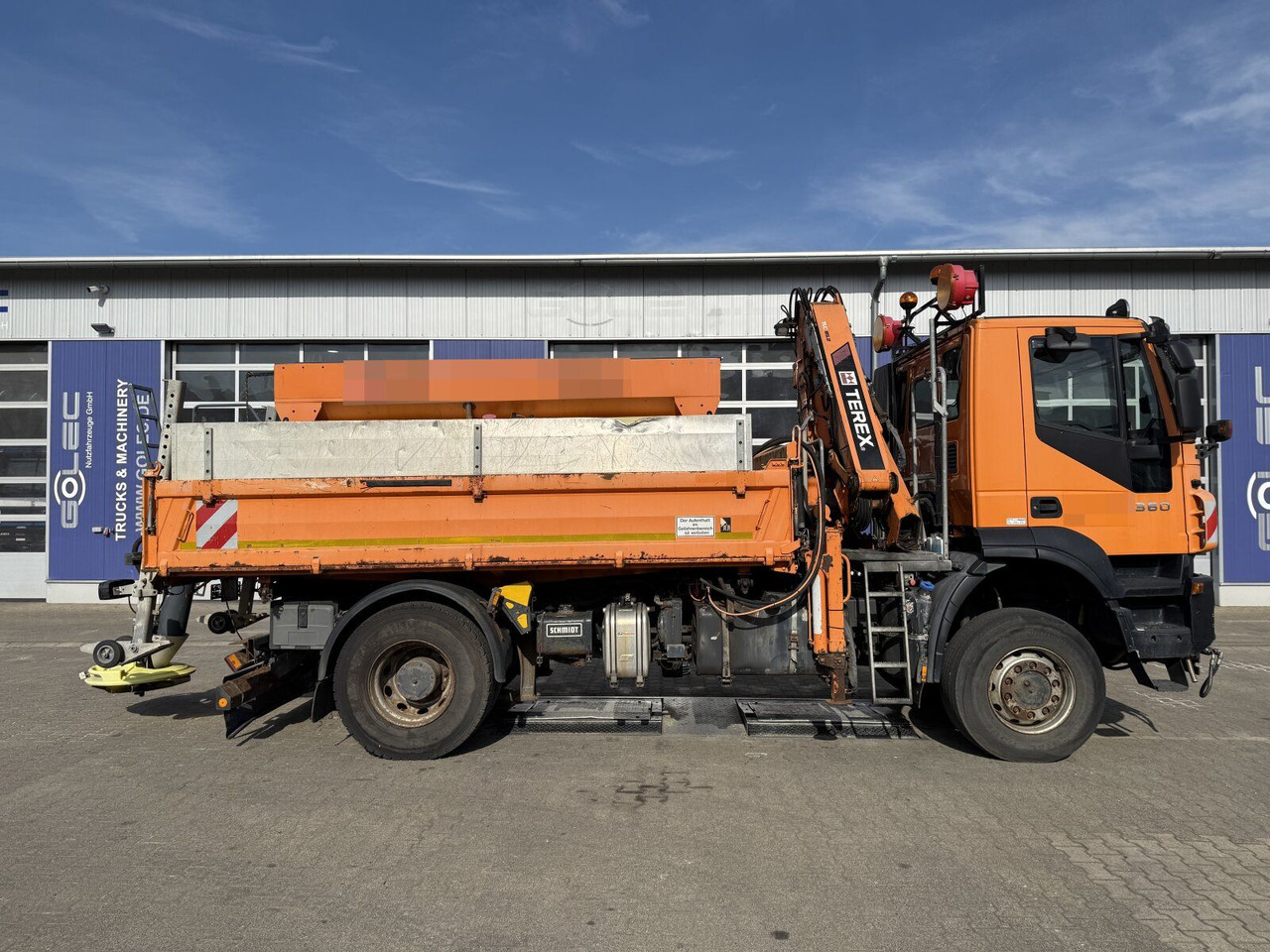 Iveco TRAKKER Kipper Kran TEREX 85.2 Salzstreuer - Camión volquete, Camión grúa: foto 2 Iveco TRAKKER Kipper Kran TEREX 85.2 Salzstreuer - Camión volquete, Camión grúa: foto 2