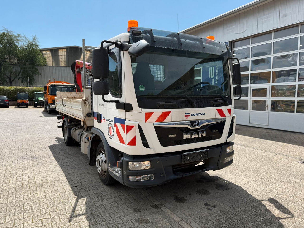MAN TGL 8.220 4x2 Kipper Kran Palfinger 7.001-K A - Furgoneta basculante: foto 1 MAN TGL 8.220 4x2 Kipper Kran Palfinger 7.001-K A - Furgoneta basculante: foto 1