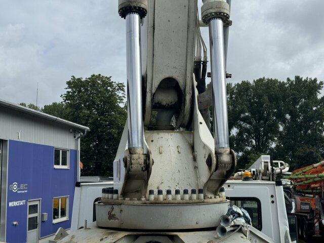 Mercedes-Benz ACTROS 3240 8x4 Betonpumpe PUTZMEISTER BSF 42 M - Camión bomba de hormigón: foto 2 Mercedes-Benz ACTROS 3240 8x4 Betonpumpe PUTZMEISTER BSF 42 M - Camión bomba de hormigón: foto 2