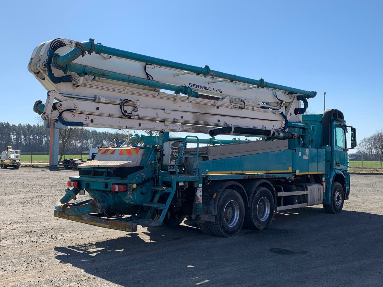 Mercedes-Benz AROCS 2636 6x4 Euro 6 Betonpumpe SERMAC 4Z36 - Camión bomba de hormigón: foto 5 Mercedes-Benz AROCS 2636 6x4 Euro 6 Betonpumpe SERMAC 4Z36 - Camión bomba de hormigón: foto 5