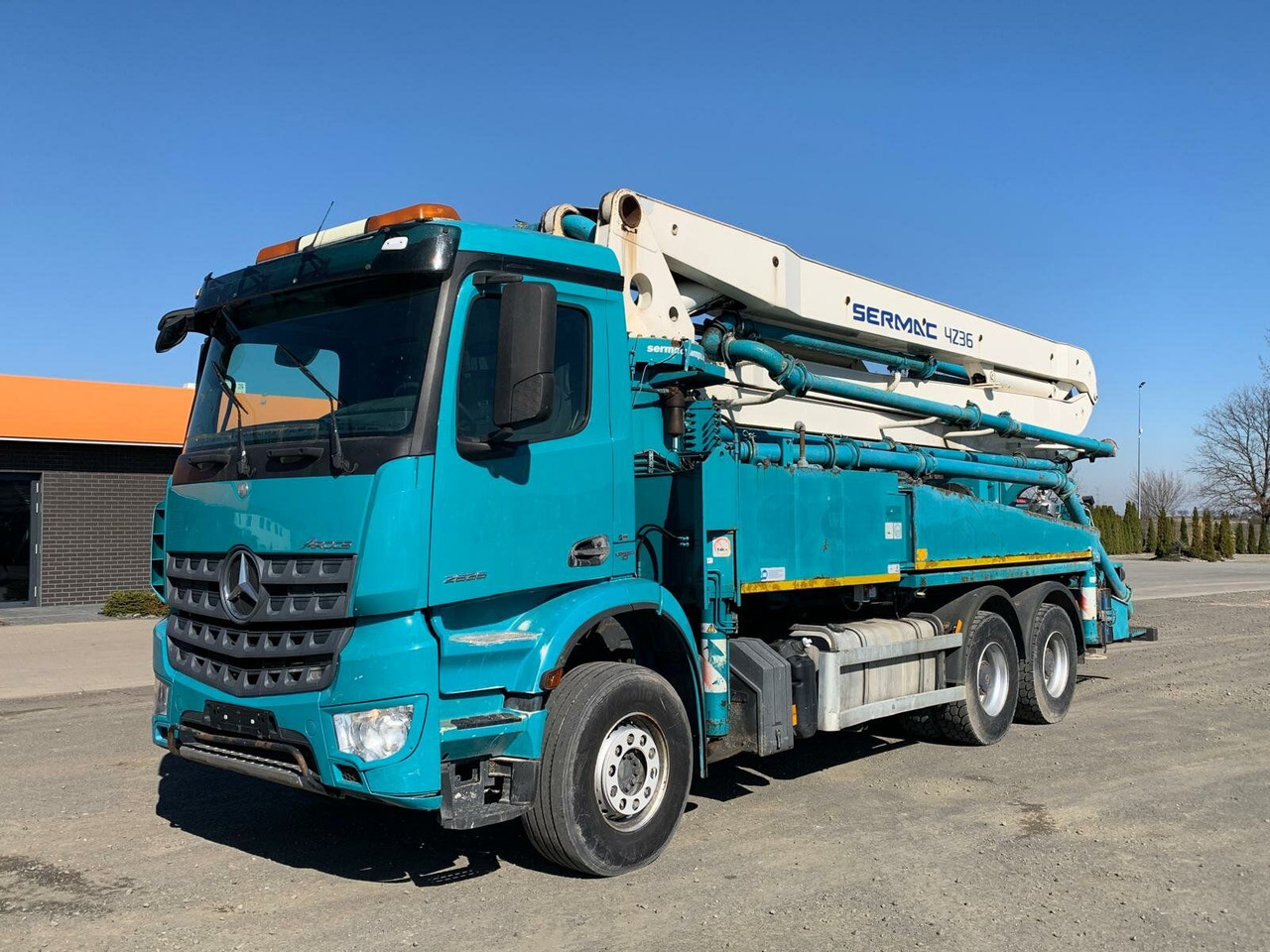 Mercedes-Benz AROCS 2636 6x4 Euro 6 Betonpumpe SERMAC 4Z36 - Camión bomba de hormigón: foto 1 Mercedes-Benz AROCS 2636 6x4 Euro 6 Betonpumpe SERMAC 4Z36 - Camión bomba de hormigón: foto 1