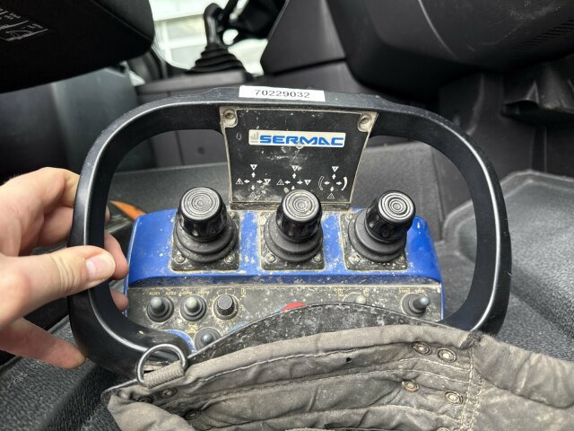 Mercedes-Benz AROCS 2636 6x4 Euro 6 Betonpumpe SERMAC 4Z36 - Camión bomba de hormigón: foto 4 Mercedes-Benz AROCS 2636 6x4 Euro 6 Betonpumpe SERMAC 4Z36 - Camión bomba de hormigón: foto 4