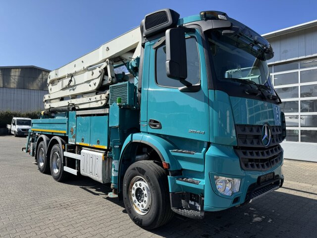 Mercedes-Benz AROCS 2844 6x4 Euro 6 Betonpumpe SERMAC 5Z33 - Camión bomba de hormigón: foto 1 Mercedes-Benz AROCS 2844 6x4 Euro 6 Betonpumpe SERMAC 5Z33 - Camión bomba de hormigón: foto 1