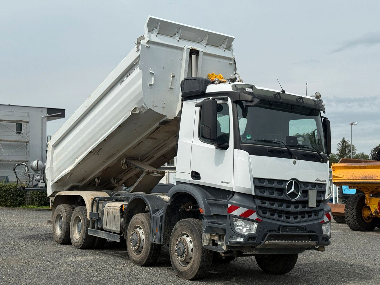 Mercedes-Benz AROCS 4145 8x8 Meiller Muldenkipper - Camión portacontenedor de cadenas: foto 2 Mercedes-Benz AROCS 4145 8x8 Meiller Muldenkipper - Camión portacontenedor de cadenas: foto 2