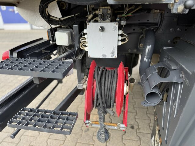 Barredora vial Mercedes-Benz Atego 1324 4x2 Kehrmaschine Schmidt SKF S7B 7 m³: foto 6