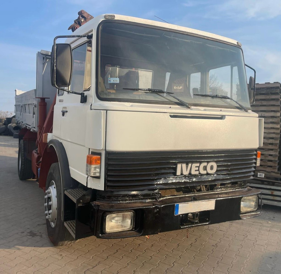 IVECO Unic - Camión volquete, Camión grúa: foto 1 IVECO Unic - Camión volquete, Camión grúa: foto 1