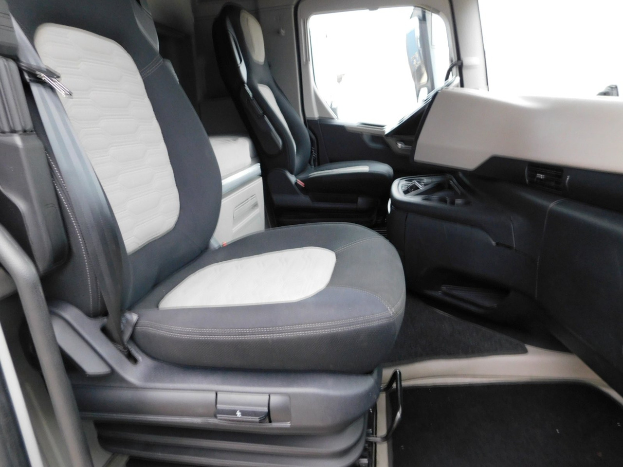 Ford F max ll 4x2 scab e6 12tx2620 - Cabeza tractora: foto 5 Ford F max ll 4x2 scab e6 12tx2620 - Cabeza tractora: foto 5