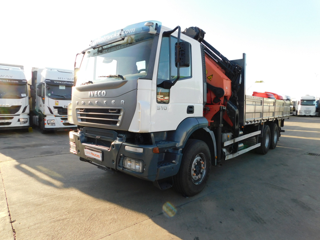 Iveco Magirus trakker - Camión caja abierta, Camión grúa: foto 1 Iveco Magirus trakker - Camión caja abierta, Camión grúa: foto 1