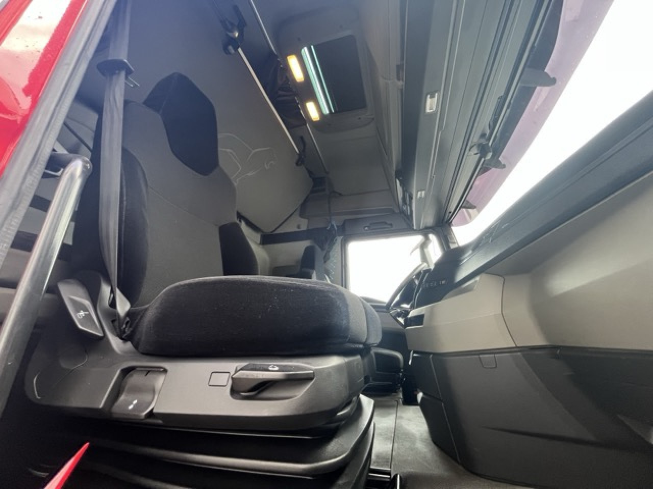 MAN TGX 18.510 4x2 LL SA Euro6 Retarder Klima ZV - Cabeza tractora: foto 4 MAN TGX 18.510 4x2 LL SA Euro6 Retarder Klima ZV - Cabeza tractora: foto 4