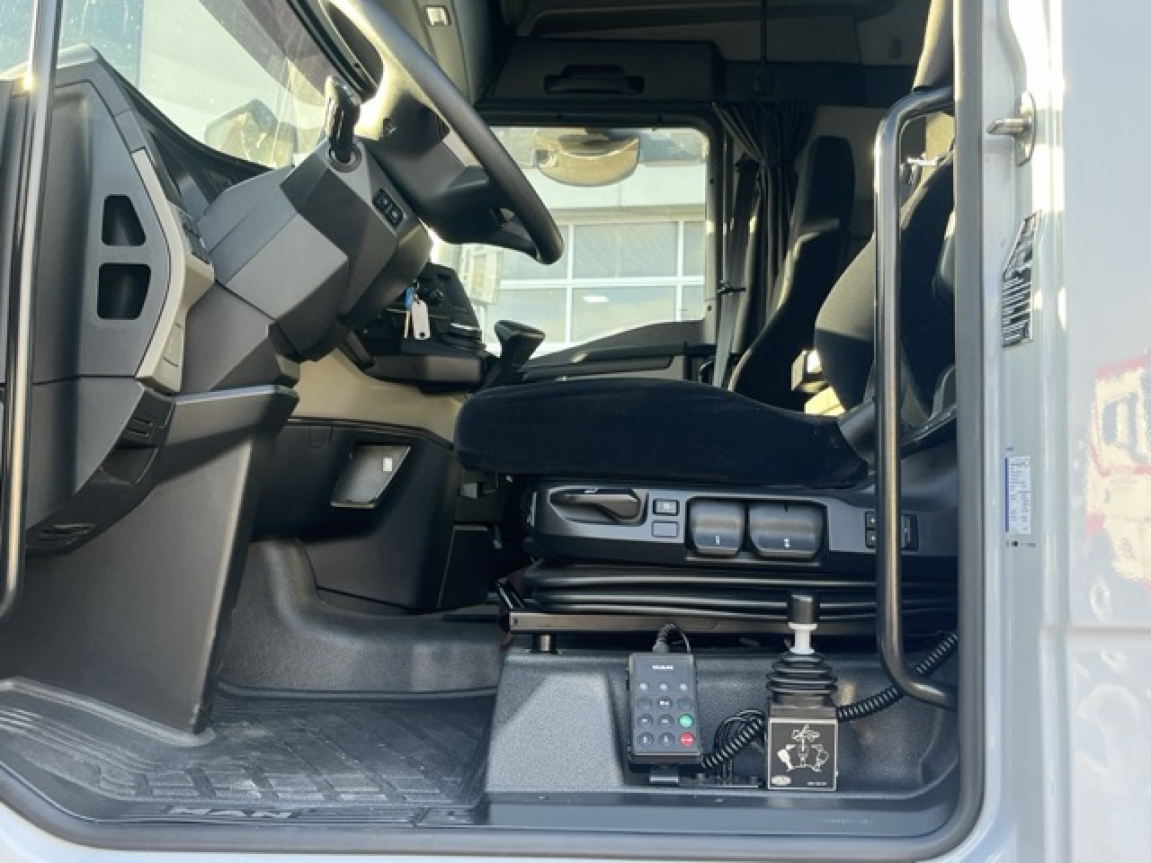 MAN TGX 18.520 4x2 BL SA Euro6 Intarder Klima ZV - Cabeza tractora: foto 5 MAN TGX 18.520 4x2 BL SA Euro6 Intarder Klima ZV - Cabeza tractora: foto 5