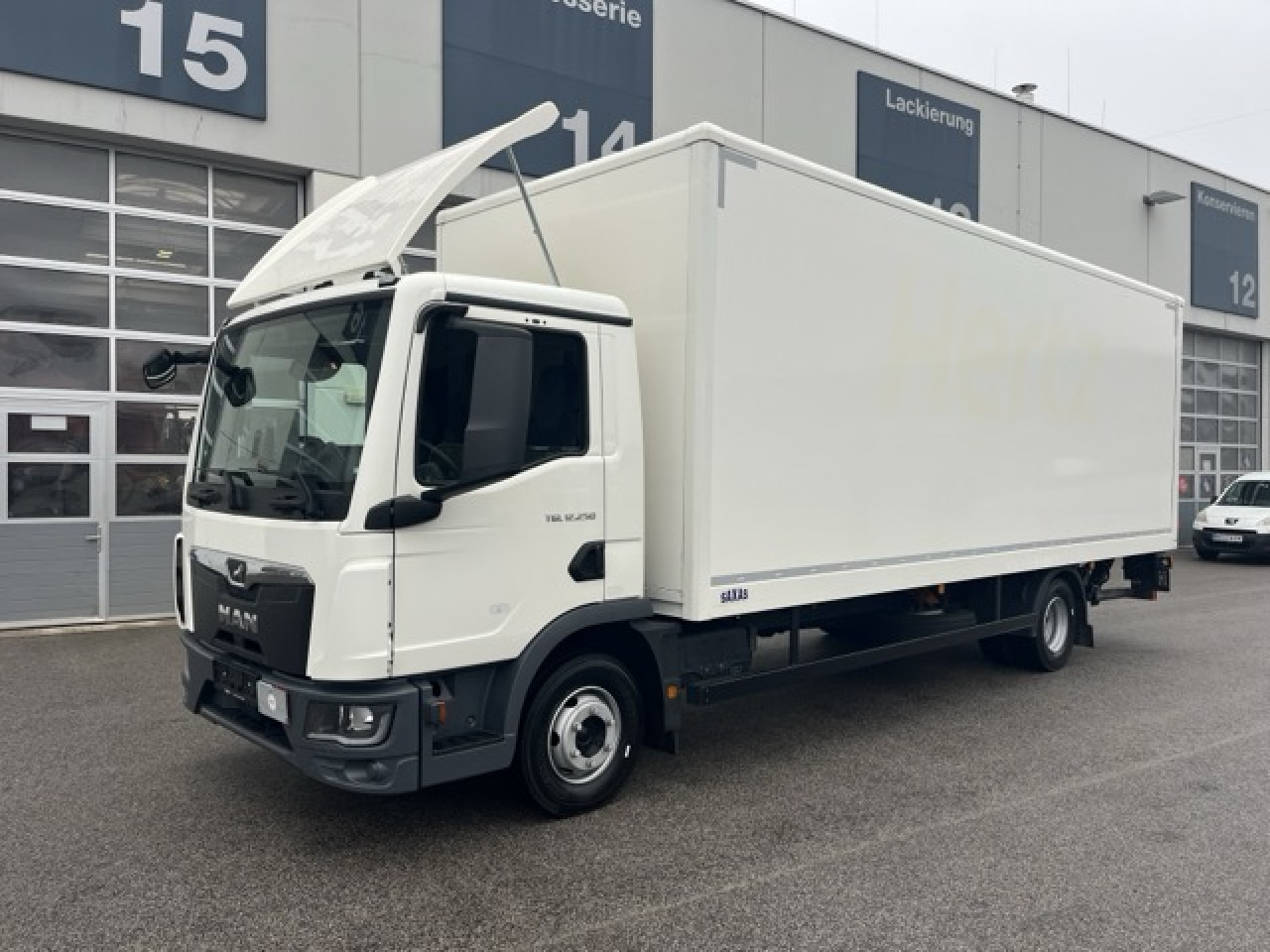 MAN TGL 12.250 4x2 BL CH Euro6 Klima AHK Luftfeder ZV - Camión caja cerrada: foto 1 MAN TGL 12.250 4x2 BL CH Euro6 Klima AHK Luftfeder ZV - Camión caja cerrada: foto 1