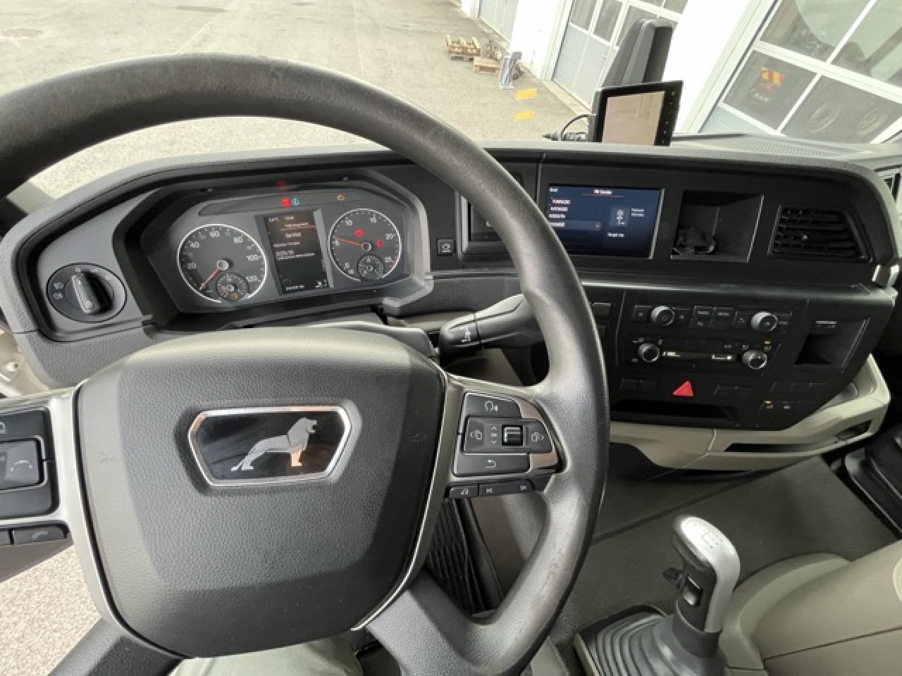 MAN TGS 26.360 6x2-4 LL Euro6 Klima AHK Luftfeder - Camión chasis: foto 2 MAN TGS 26.360 6x2-4 LL Euro6 Klima AHK Luftfeder - Camión chasis: foto 2