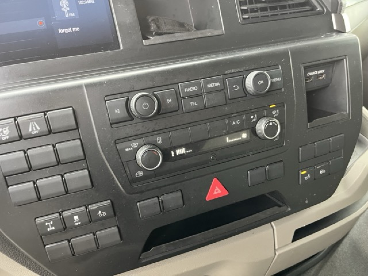 MAN TGS 26.360 6x2-4 LL Euro6 Klima AHK Luftfeder - Camión chasis: foto 4 MAN TGS 26.360 6x2-4 LL Euro6 Klima AHK Luftfeder - Camión chasis: foto 4