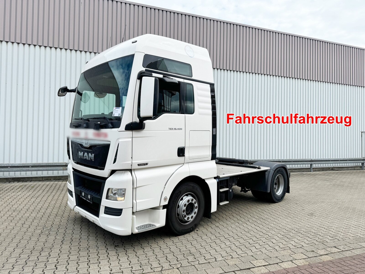 MAN TGX 18.400 4X2 BLS TGX 18.400 4X2 BLS, Fahrschule, 5 Sitzer - Cabeza tractora: foto 1 MAN TGX 18.400 4X2 BLS TGX 18.400 4X2 BLS, Fahrschule, 5 Sitzer - Cabeza tractora: foto 1