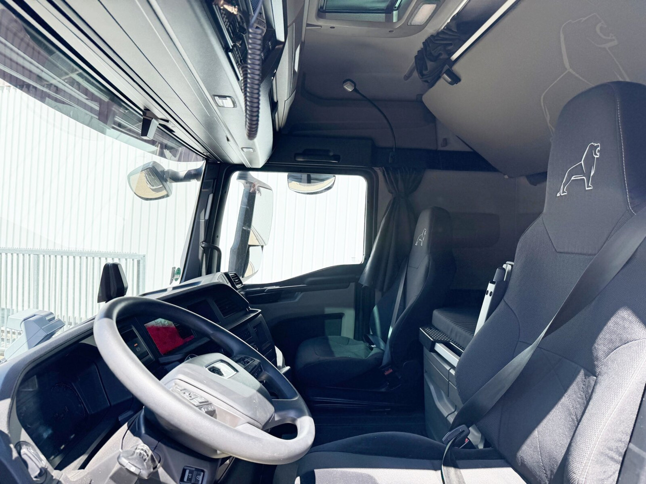 MAN TGX 18.470 4x2 BL TGX 18.470 4x2 BL, Retarder, Navi - Cabeza tractora: foto 2 MAN TGX 18.470 4x2 BL TGX 18.470 4x2 BL, Retarder, Navi - Cabeza tractora: foto 2