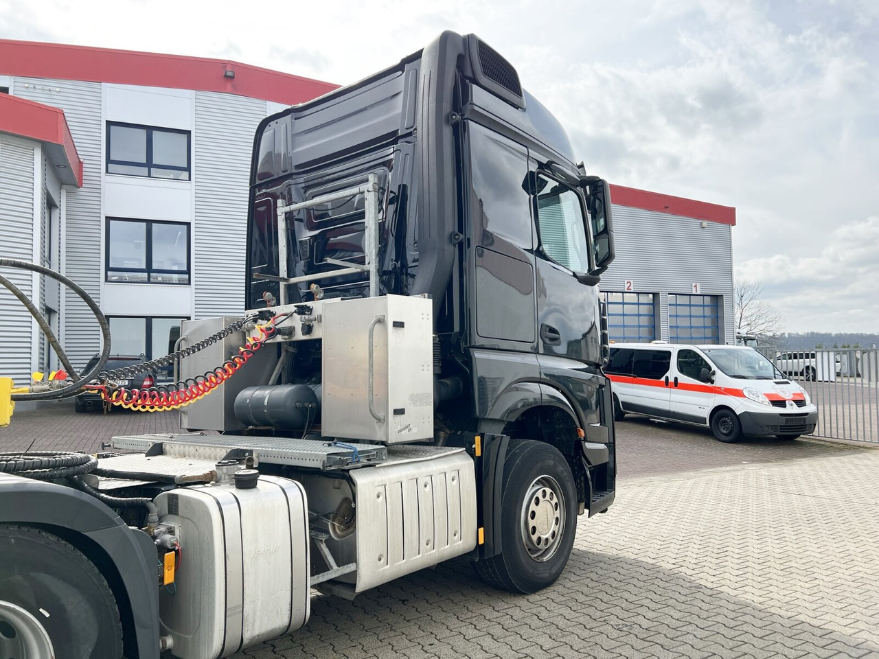 Mercedes-Benz Arocs 3358 LS 6x4 Arocs 3358 LS 6x4, StreamSpace, Turbo-Retarder-Kupplung, Kipphydraulik - Cabeza tractora: foto 5 Mercedes-Benz Arocs 3358 LS 6x4 Arocs 3358 LS 6x4, StreamSpace, Turbo-Retarder-Kupplung, Kipphydraulik - Cabeza tractora: foto 5