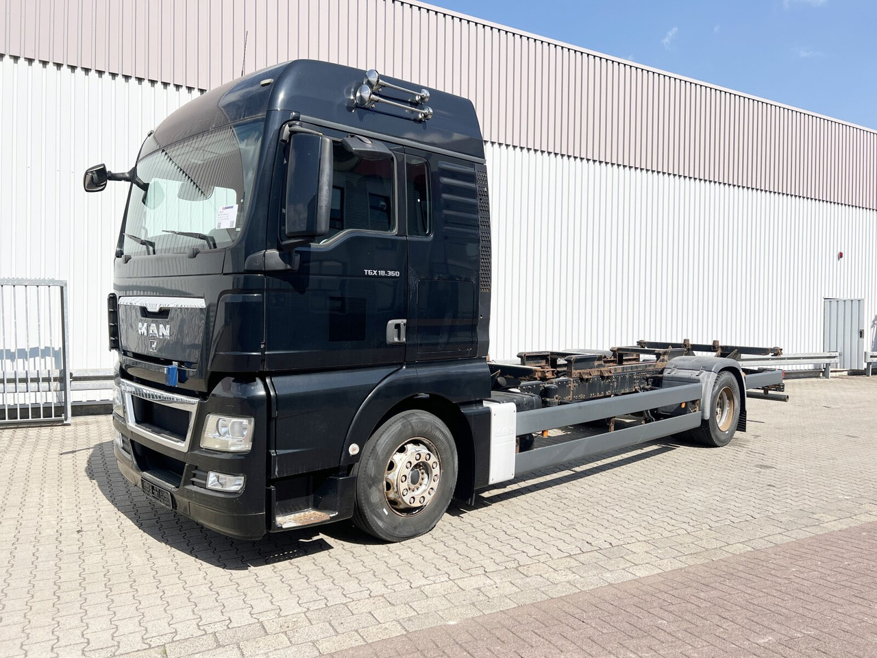 MAN TGA 18.360 4x2 LL TGA 18.360 4x2 LL, Fahrschulausstattung - Camión: foto 1 MAN TGA 18.360 4x2 LL TGA 18.360 4x2 LL, Fahrschulausstattung - Camión: foto 1