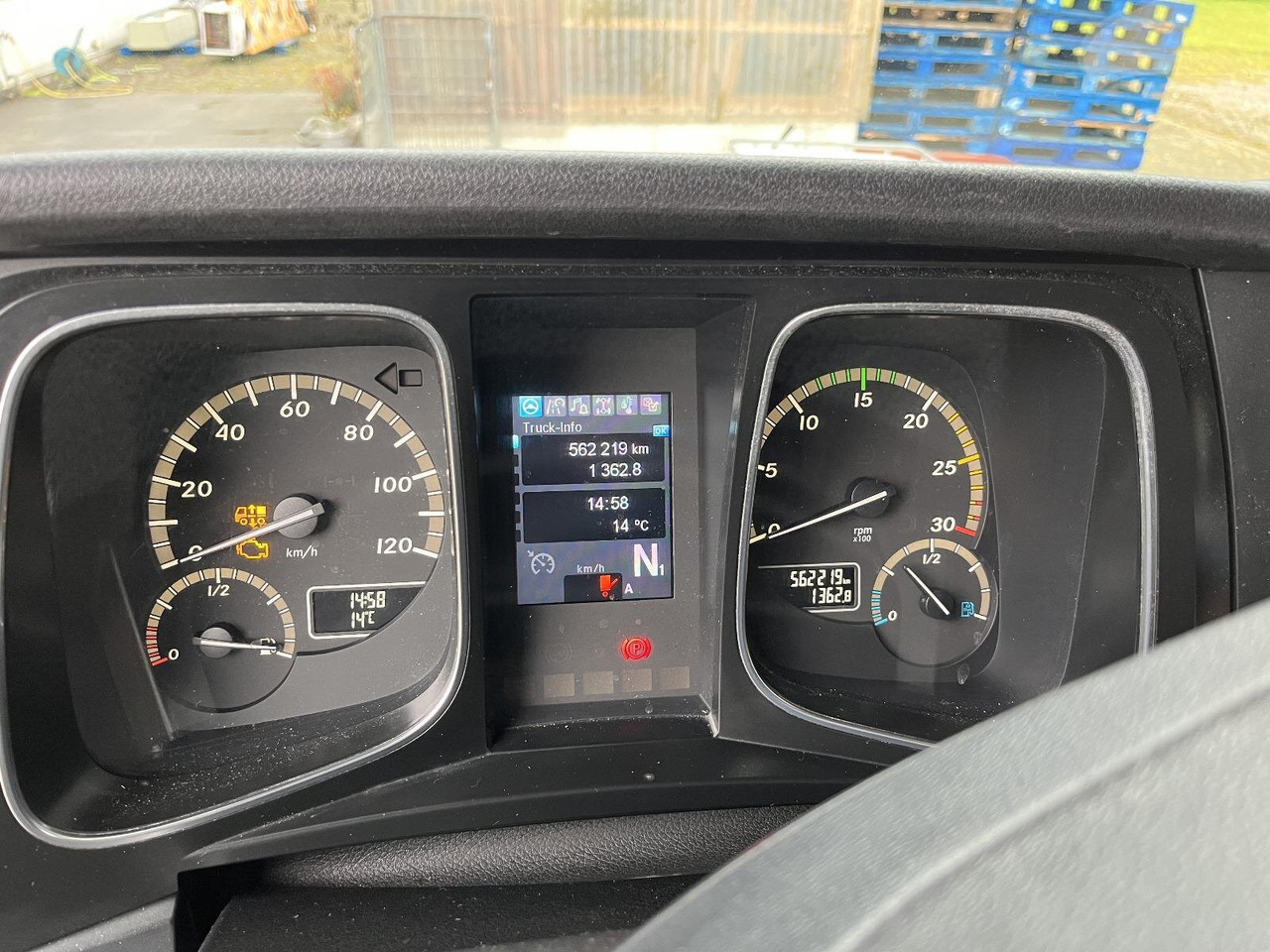 Mercedes-Benz Actros 1832 L 4x2 Actros 1832 L 4x2, Kühlkoffer, 2x Trennwand, Carrier, LBW BÄR - Camión: foto 5 Mercedes-Benz Actros 1832 L 4x2 Actros 1832 L 4x2, Kühlkoffer, 2x Trennwand, Carrier, LBW BÄR - Camión: foto 5