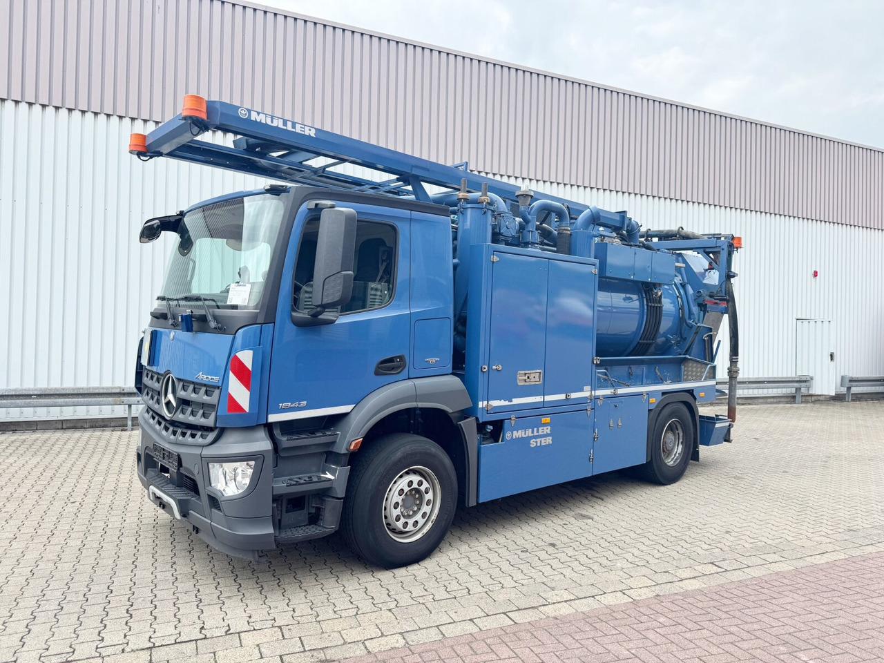 Mercedes-Benz Arocs 1843 L 4x2 Arocs 1843 L 4x2, Müller Canalmaster ca. 8m³, Standheizung, Funk - Camión: foto 1 Mercedes-Benz Arocs 1843 L 4x2 Arocs 1843 L 4x2, Müller Canalmaster ca. 8m³, Standheizung, Funk - Camión: foto 1