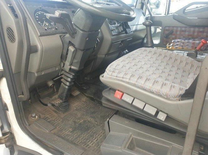 Euro Cargo ML 75E14 4x2 Euro Cargo ML 75E14 4x2 Getränkekoffer, 6-Zylinder-Motor - Camión caja cerrada: foto 2 Euro Cargo ML 75E14 4x2 Euro Cargo ML 75E14 4x2 Getränkekoffer, 6-Zylinder-Motor - Camión caja cerrada: foto 2