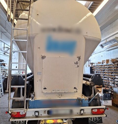 Feldbinder EUT 38.3-3 EUT 38.3-3, Liftachse, 3 Kammern, ca. 38.000l - Semirremolque silo: foto 3 Feldbinder EUT 38.3-3 EUT 38.3-3, Liftachse, 3 Kammern, ca. 38.000l - Semirremolque silo: foto 3