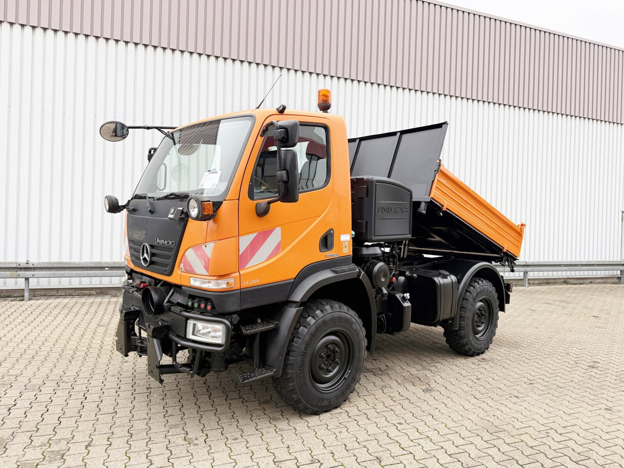 Unimog U 20 4x4 U 20 4x4, Kipper, Zapfwelle, Winterdienstausstattung, 2x AHK - Furgoneta: foto 1 Unimog U 20 4x4 U 20 4x4, Kipper, Zapfwelle, Winterdienstausstattung, 2x AHK - Furgoneta: foto 1