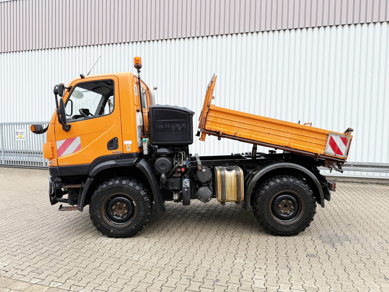 Unimog U 20 4x4 U 20 4x4, Kipper, Zapfwelle, Winterdienstausstattung, 2x AHK - Furgoneta: foto 3 Unimog U 20 4x4 U 20 4x4, Kipper, Zapfwelle, Winterdienstausstattung, 2x AHK - Furgoneta: foto 3