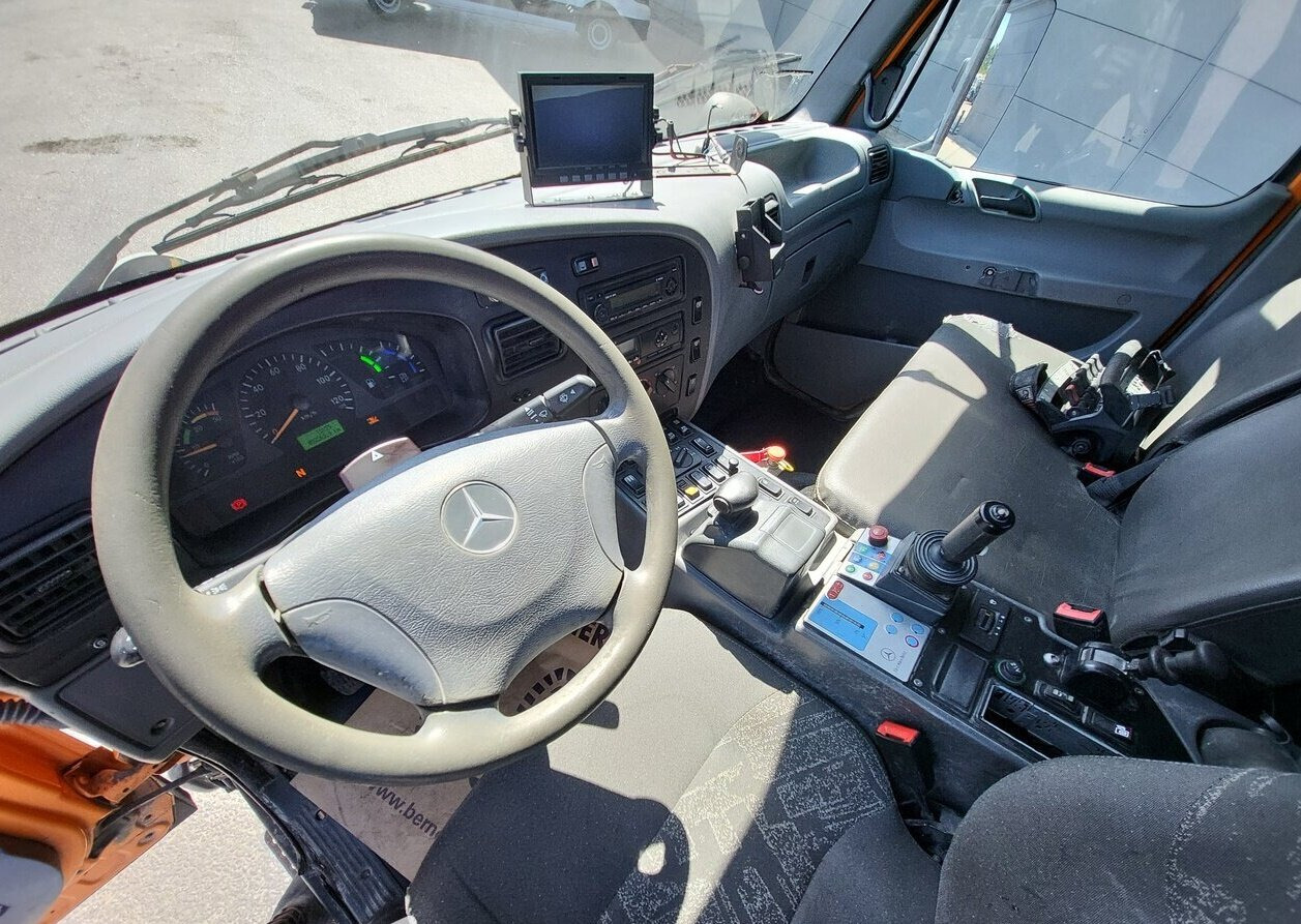 Unimog U 20 4x4 U 20 4x4, Zapfwelle, Kran Hiab 022D-3 HiDuo, Funk - Furgoneta: foto 3 Unimog U 20 4x4 U 20 4x4, Zapfwelle, Kran Hiab 022D-3 HiDuo, Funk - Furgoneta: foto 3