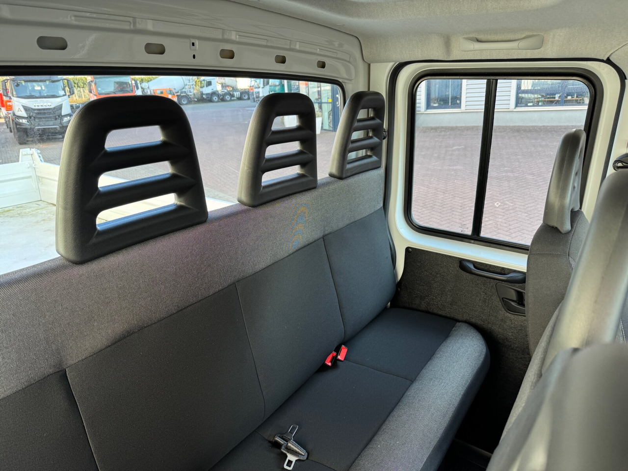 Iveco Daily 70C18 Doka 4x2 Daily 70C18 Doka 4x2 - Camión volquete: foto 5 Iveco Daily 70C18 Doka 4x2 Daily 70C18 Doka 4x2 - Camión volquete: foto 5