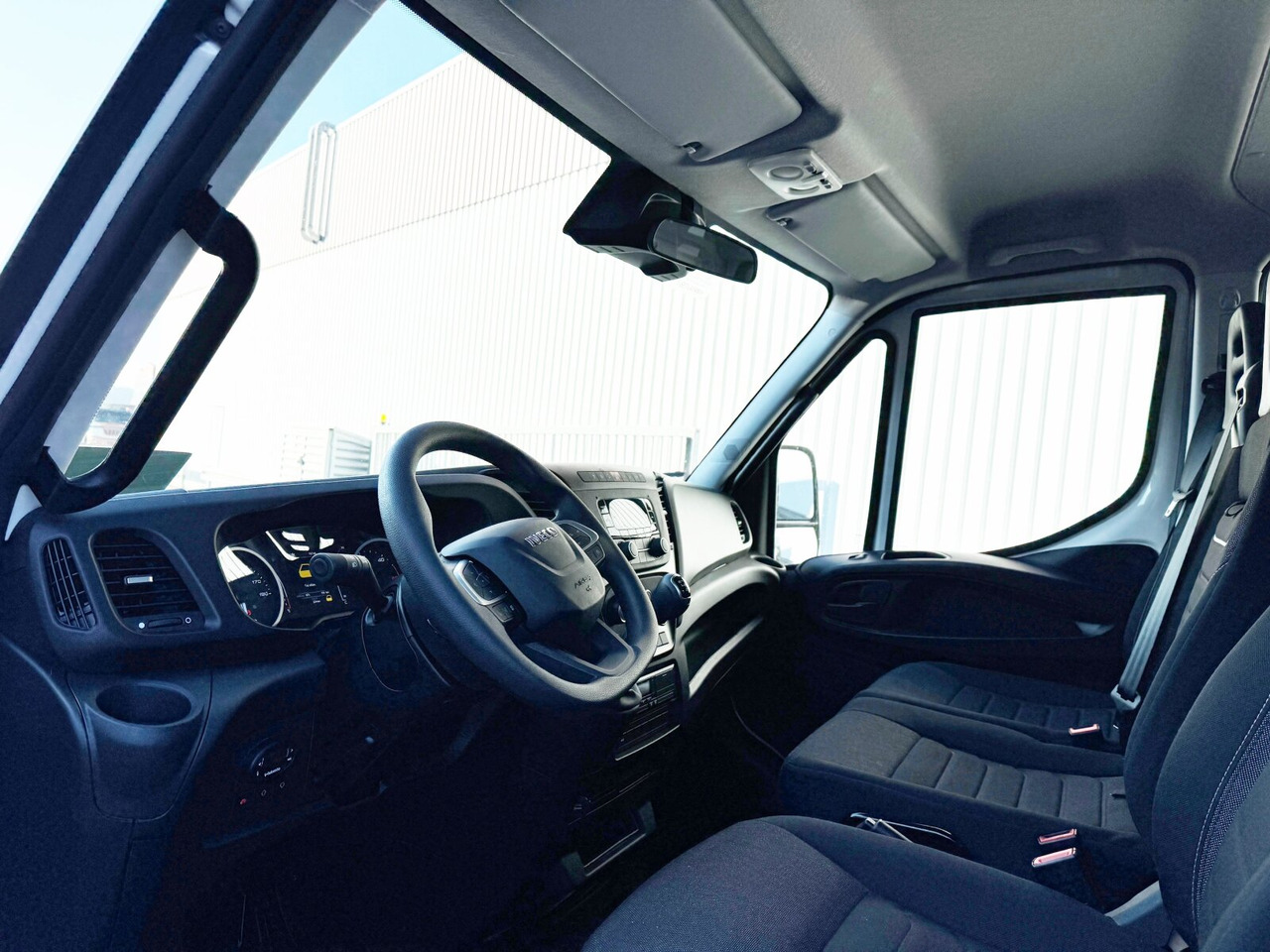 Iveco Daily 70C18 Doka 4x2 Daily 70C18 Doka 4x2 - Camión volquete: foto 2 Iveco Daily 70C18 Doka 4x2 Daily 70C18 Doka 4x2 - Camión volquete: foto 2