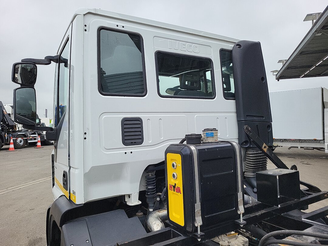 Iveco EuroCargo 120-220 4x2 EuroCargo 120-220 4x2 - Camión multibasculante: foto 2 Iveco EuroCargo 120-220 4x2 EuroCargo 120-220 4x2 - Camión multibasculante: foto 2