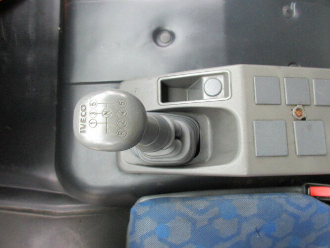 Iveco EuroCargo 75 E 17/4x2 EuroCargo 75 E 17/4x2, 6x VORHANDEN! - Camión caja cerrada: foto 3 Iveco EuroCargo 75 E 17/4x2 EuroCargo 75 E 17/4x2, 6x VORHANDEN! - Camión caja cerrada: foto 3