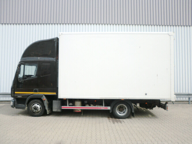 Iveco EuroCargo 75 E 17/4x2 EuroCargo 75 E 17/4x2, 6x VORHANDEN! - Camión caja cerrada: foto 4 Iveco EuroCargo 75 E 17/4x2 EuroCargo 75 E 17/4x2, 6x VORHANDEN! - Camión caja cerrada: foto 4