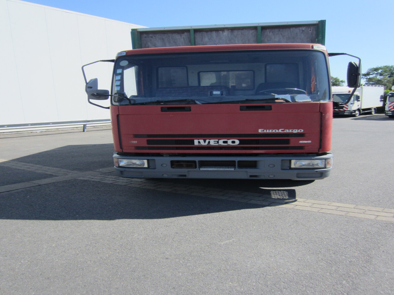 Iveco EuroCargo 80E 15/85 - Camión caja cerrada: foto 4 Iveco EuroCargo 80E 15/85 - Camión caja cerrada: foto 4