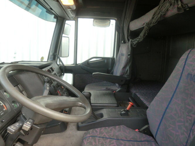 Foto del interior 2: Camión caja cerrada Iveco EuroTech 190E40 4x2 Euro Tech 190E40, Möbelkoffer, 49 cbm Foto del interior 2: Camión caja cerrada Iveco EuroTech 190E40 4x2 Euro Tech 190E40, Möbelkoffer, 49 cbm